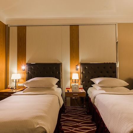 Ramada Plaza Astana Hotel ภายนอก รูปภาพ