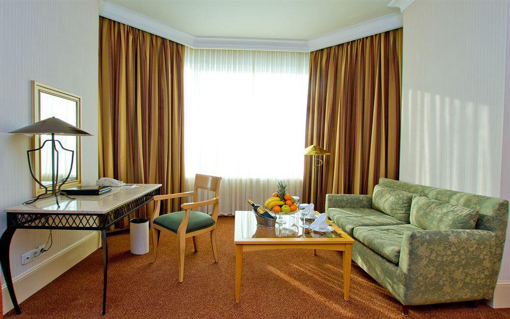 Ramada Plaza Astana Hotel ภายนอก รูปภาพ