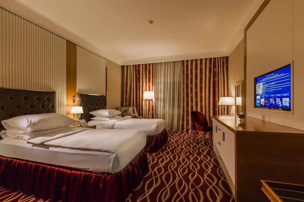 Ramada Plaza Astana Hotel ภายนอก รูปภาพ