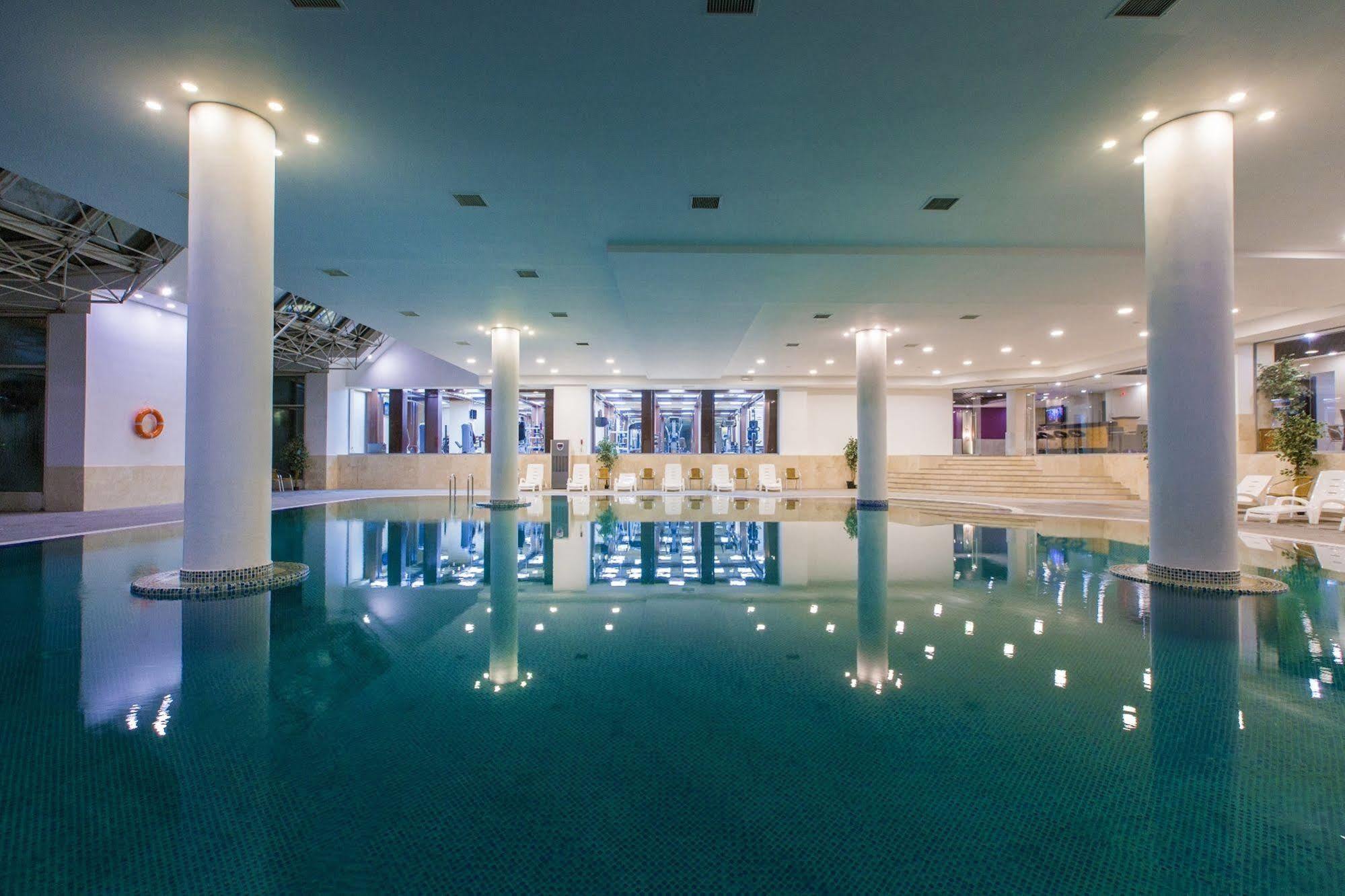 Ramada Plaza Astana Hotel ภายนอก รูปภาพ
