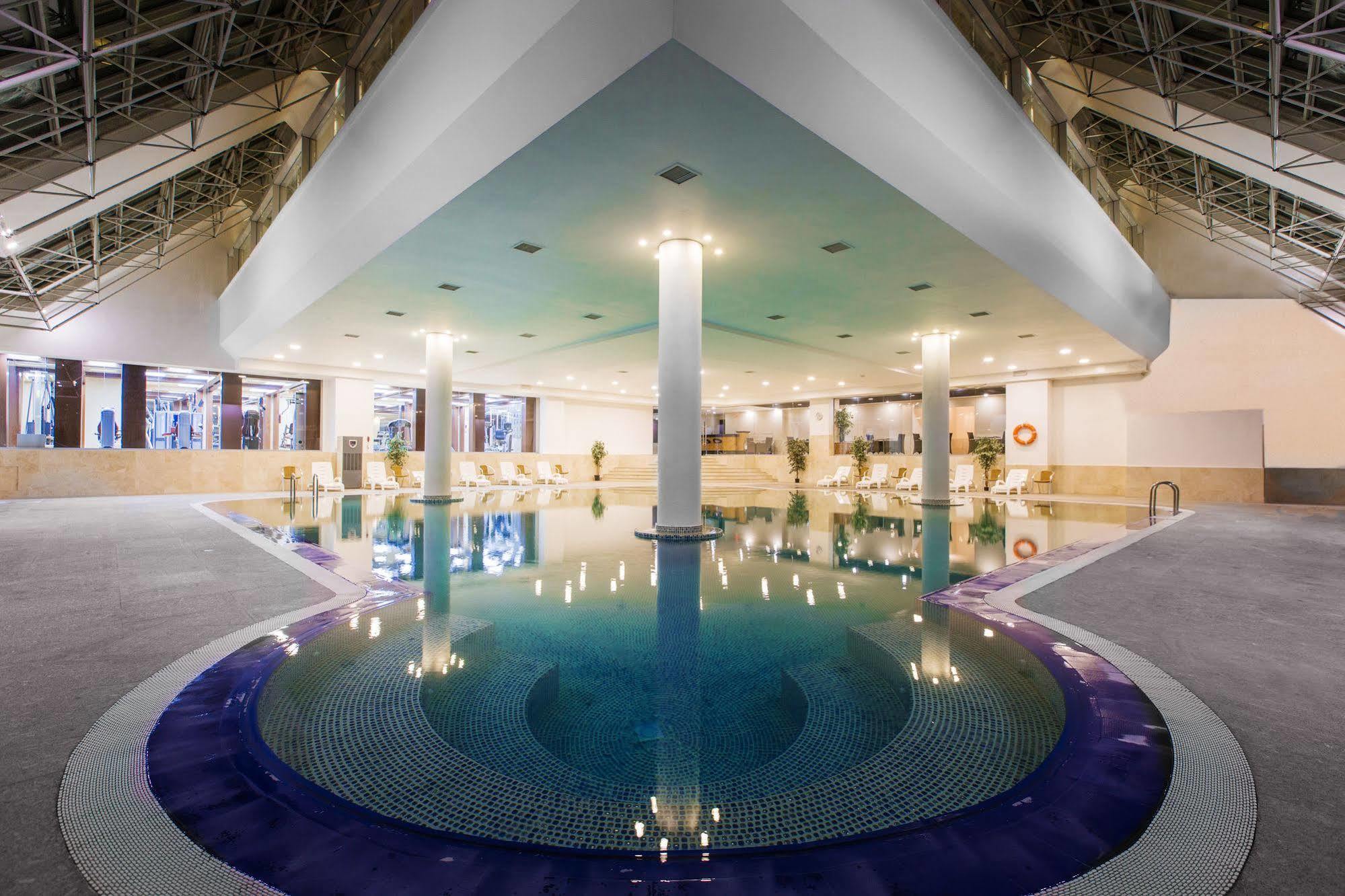 Ramada Plaza Astana Hotel ภายนอก รูปภาพ